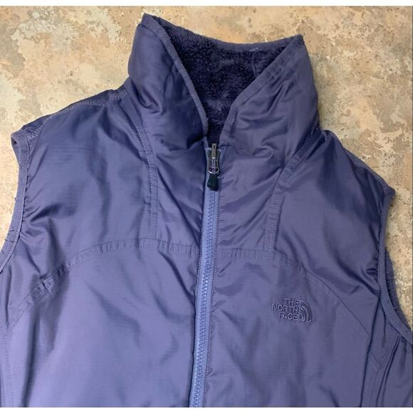 The North Face Purple Mossbud PRIMALOFT Reversible Insulated Jacket Vest sz M - Picture 3 of 9